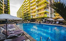 Alezzi Beach Resort Gorgeous Family Aparment Cu Piscina