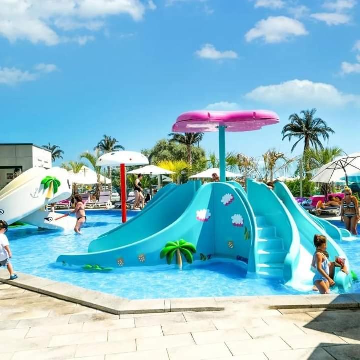 Alezzi Beach Resort Gorgeous Family Aparment Cu Piscina Năvodari Exterior foto
